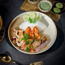 ข้าวยกทะเลผัดพริกสด