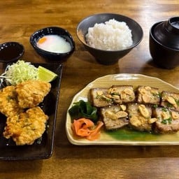 คาคูนิเซต**1หมูตุ๋นคาคูนิ 2ซุปมิโซะ 3ไก่คาราเกะ4 ไข่ออนเซน 5ข้าวสวยญี่ปุ่น