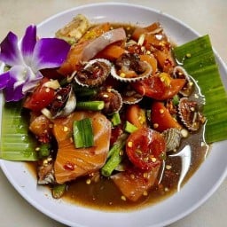 ยำมหาเสน่ห์ สามโคก
