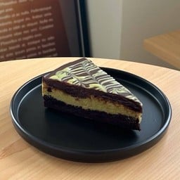 Dubai Pistachio Chocolate Brownie