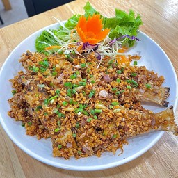 ปลาวัวทอดกระเทียม