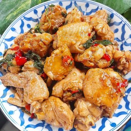 กระเพราปีกไก่สับ