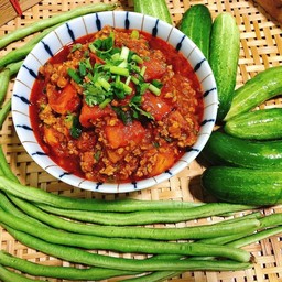 น้ำพริกอ่อง ผักสด