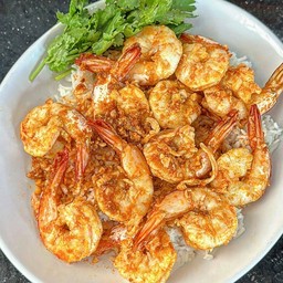 กุ้งกระเทียมราดข้าว