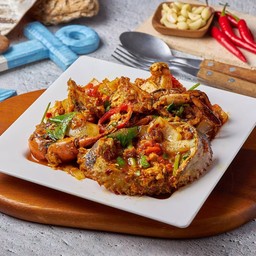 ปูดำไข่ผัดผงกระหรี่