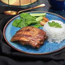 ข้าวซี่โครงหมูกระเทียมน้ำทอง