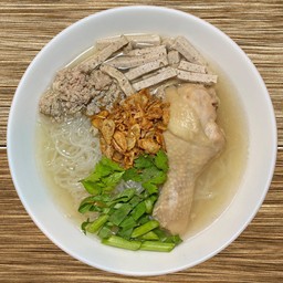 ก๋วยจั๊บญวนน่องไก่
