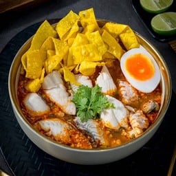 ก๋วยเตี๋ยวต้มยำ เนื้อปลาอินทรี