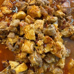 ผัดเผ็ดไก่บ้าน