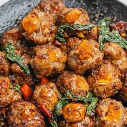  Spicy Basil Rice, Fried Pork Cubes And Fried Egg