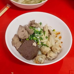 ก๋วยเตี๋ยวไก่สับ(แห้ง) มีน้ำซุปให้