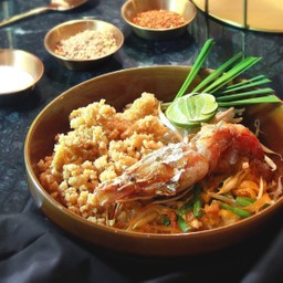 ผัดไทยกุ้งน้ำทอง.