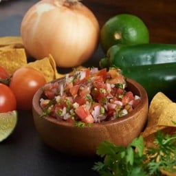 โฮมเมดชิปส์90ก. กับ ซัลซ่าถ้วยใหญ่ 120ก