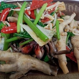 ตำผักลวกตีนไก่
