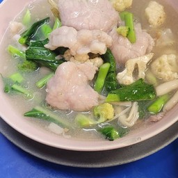 เส้นใหญ่ราดหน้าหมู