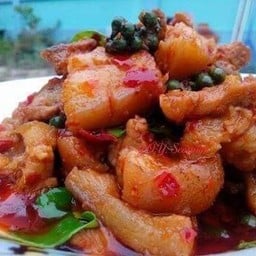 ข้าวผัดเผ็ดขาหมู (ขาหมูเด้ง🐽)