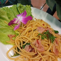 สปาเก็ตตี้เบคอน พริกแห้ง