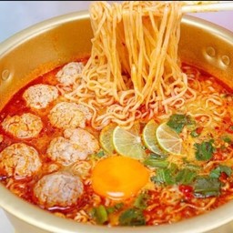 มาม่าต้มยำน้ำข้น หมูเด้ง