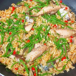 ข้าวผัดปลาทูใส่ชะอม