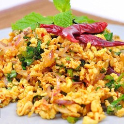ลาบไข่คั่ว(กับข้าว)