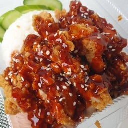 ข้าวไก่กรอบราดซอสหม่าล่า