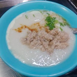 วารี ปากหม้อญวน หน้าหมูบ้านสีวลี เต้นท์ที่ 12