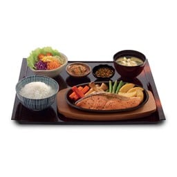 เซตปลาแซลมอนย่างเกลือกระทะร้อน