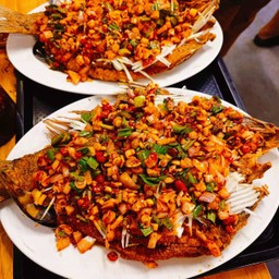 ปลากระพงทอดลุยสวน(นำ้ยำพริกเผา)