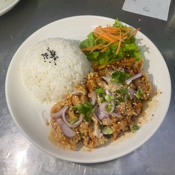 ข้าวน้ำตกไก่ทอด