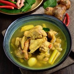 ไก่ต้มขมิ้น 