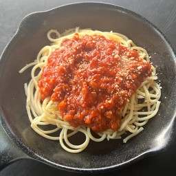 สปาเก็ตตี้ซอสมะเขือเทศหมู