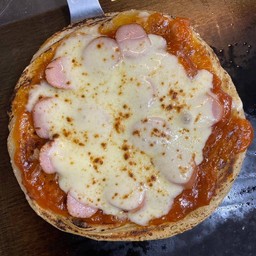 โรตีพิซซ่า ไส้กรอกไก่