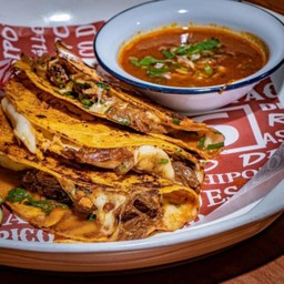 เควซ่า ทาโก้ 3 ชิ้น กับซุปถ้วยเล็ก