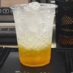 Yuzu Lemon Soda ( ยูสุเลม่อน โซดา )