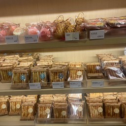 Kee Wah Bakery Shop HK Airport Departures L6 (Restricted Area)