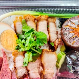 ข้าวหมูกรอบ