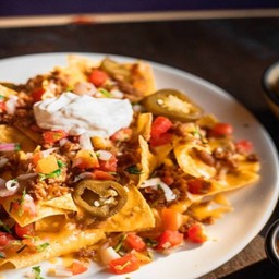 เบยอนด์ มีท ชีส นาโช่ส์