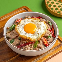 ข้าวกะเพราพริกแห้งหมูคุโรบุตะ