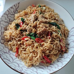 มาม่ากะเพรา