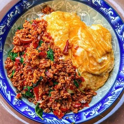 ข้าวไข่ข้นกระเพราหมุ พริกแห้ง