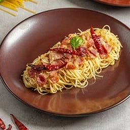 สปาเก็ตตี้ ผัดพริกแห้งเบคอน