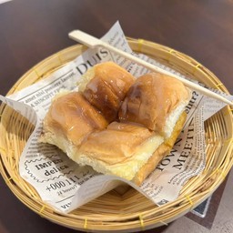 ขนมปังปิ้งเนยนม