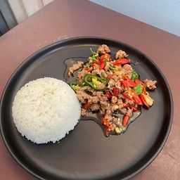 ข้าวผัดกระเพรา