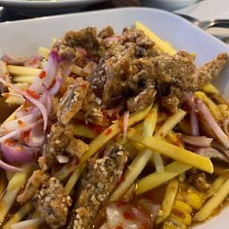 ยำมะม่วงปลากรอบ