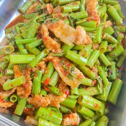 พริกแกงผักบุ้งหมู