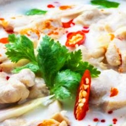 ต้มข่าสะโพกไก่