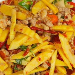 ผัดหน่อไม้ใบโหระพา(กับข้าว)
