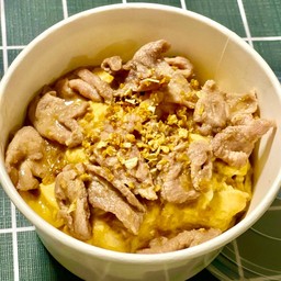 ข้าวไข่ข้น+หมูกระเทียม