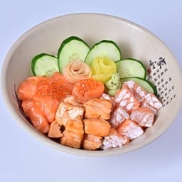 ข้าวหน้าปลาแซลมอนรวม (D106)