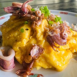 ข้าวไข่ข้นหมึกกระเทียม